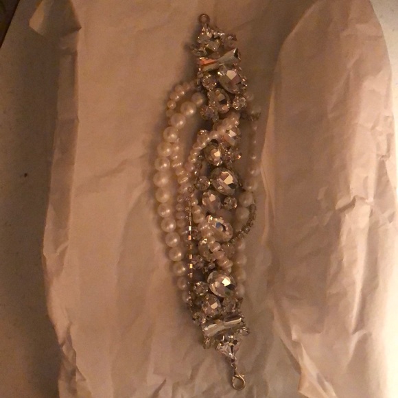 Fresh water pearl & Swarovski custom bracelet - Picture 3 of 3